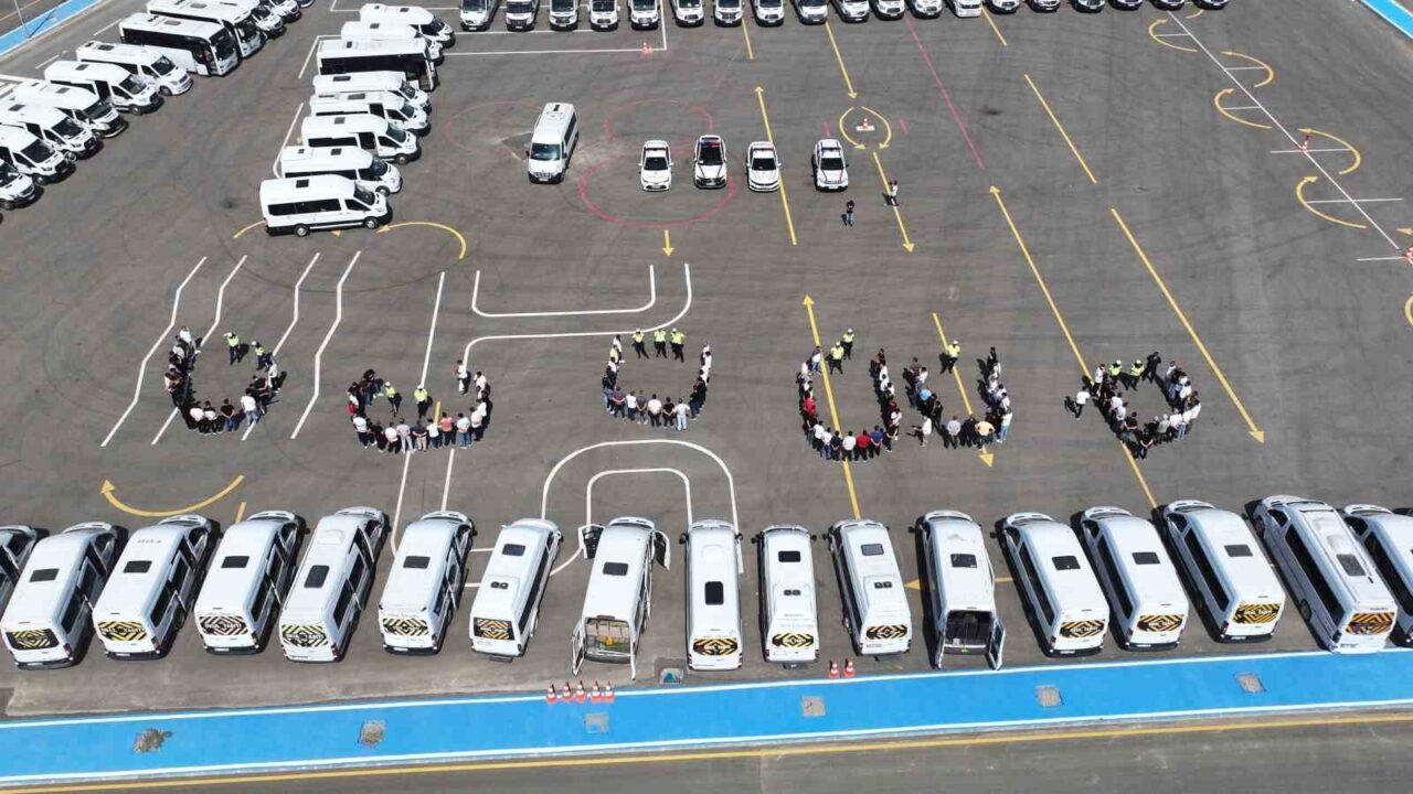 Batman’da okul servisleri denetlenirken sürücülere eğitim verildi. Batman İl Emniyet