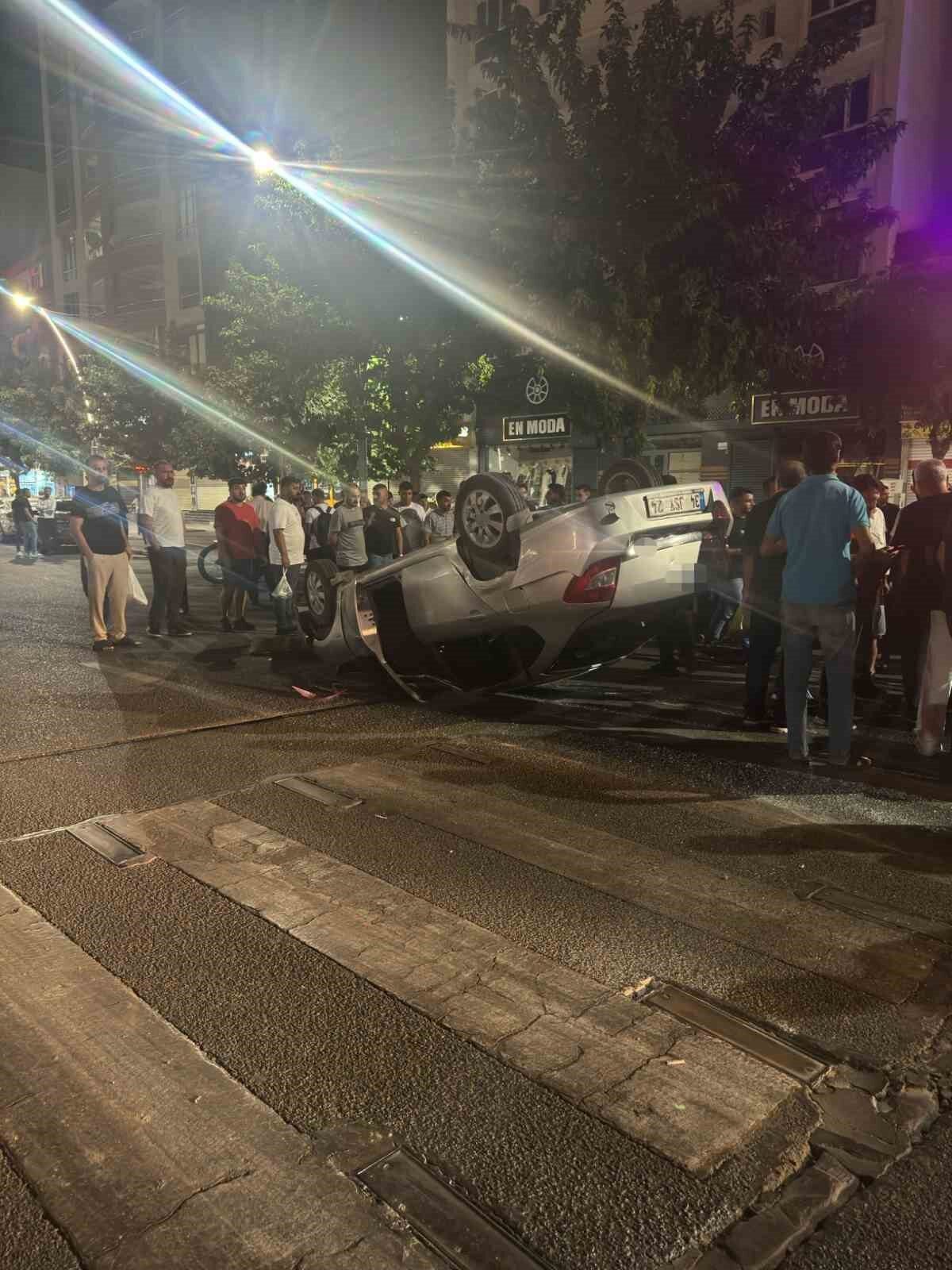 Batman’da gece saatlerinde meydana gelen trafik kazasında takla atan otomobilde