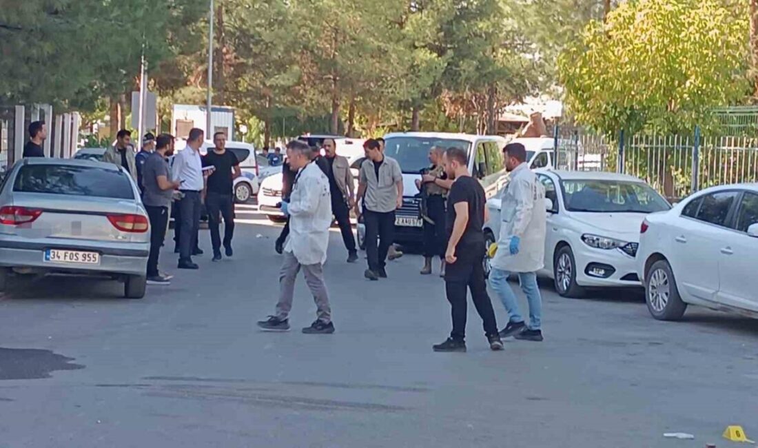 Batman kent merkezinde iki grup arasında silahlı kavga çıktı. Olayda