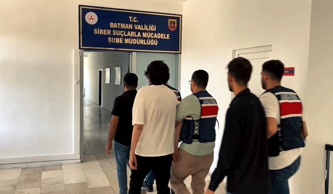 Batman’da sanal ortamda yasa dışı bahis içerikleri paylaştıkları belirlenen 3