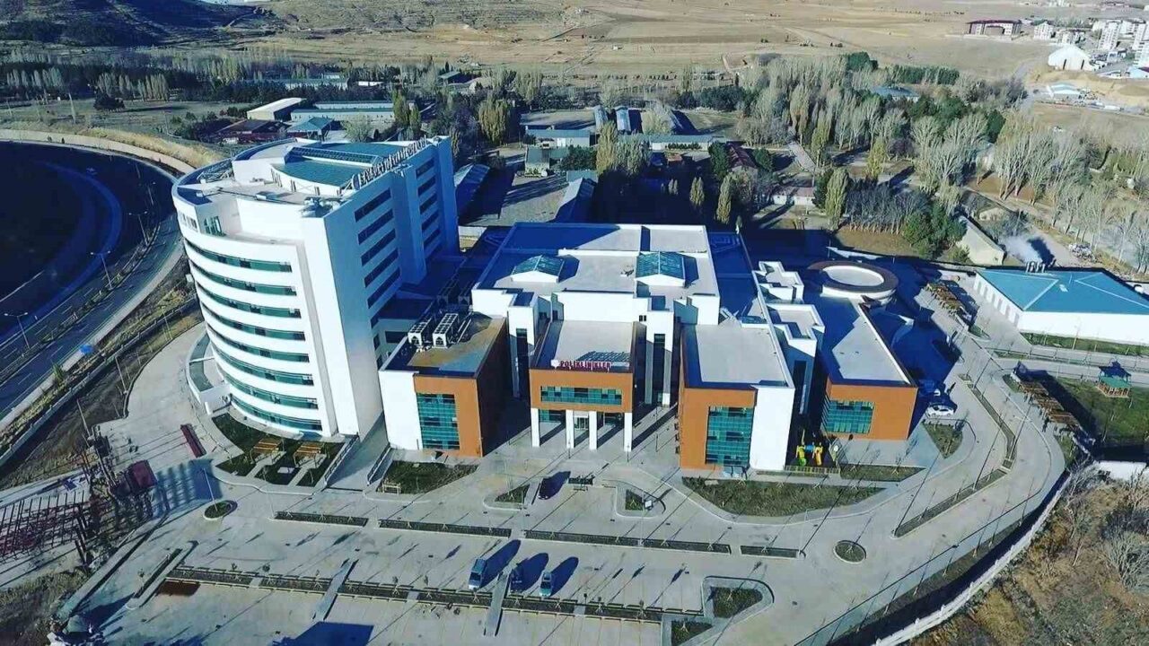 Bayburt Devlet Hastanesi, Ağustos ayında hastaneye başvuran hasta sayılarını açıkladı.