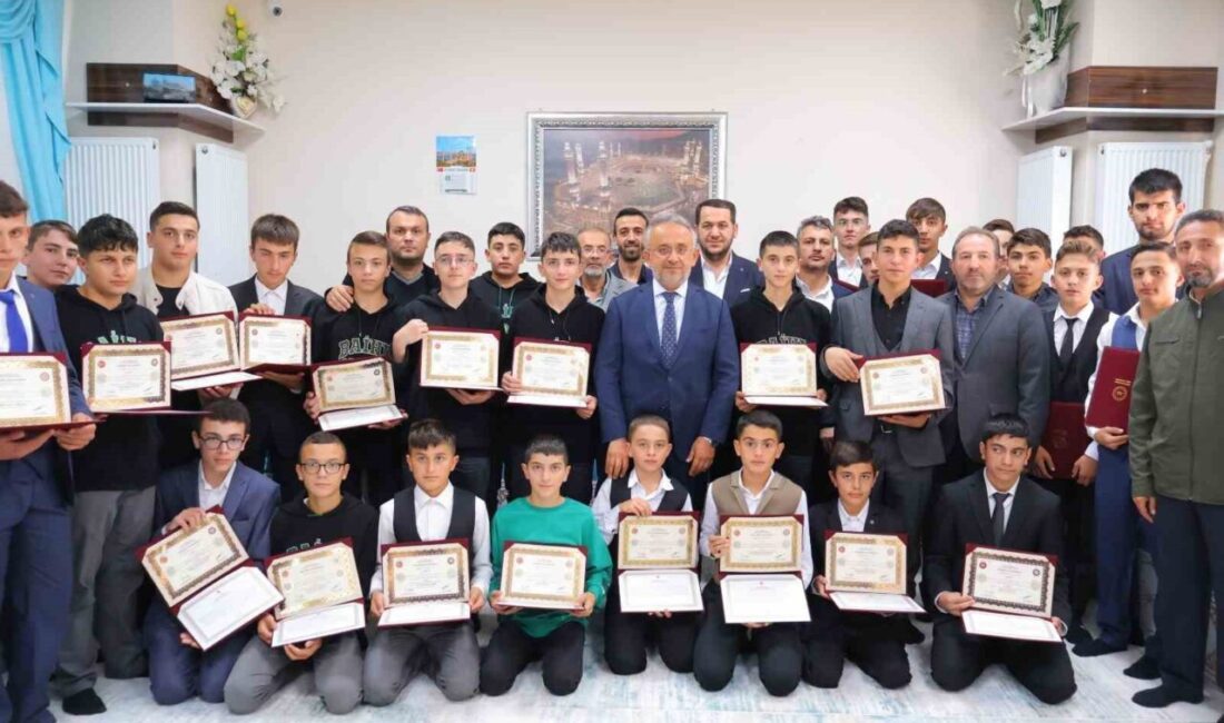 Bayburt İl Müftülüğüne bağlı Kur’an kurslarında hafızlık eğitimini tamamlayarak Diyanet