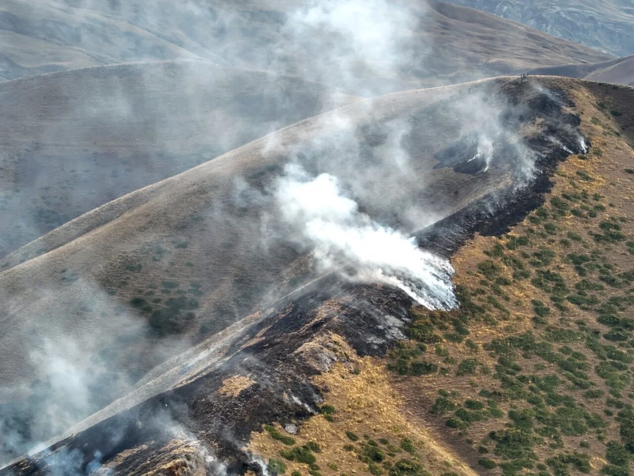 Bayburt’un Kalecik köyü mezrasında meydana gelen örtü yangını kontrol altına