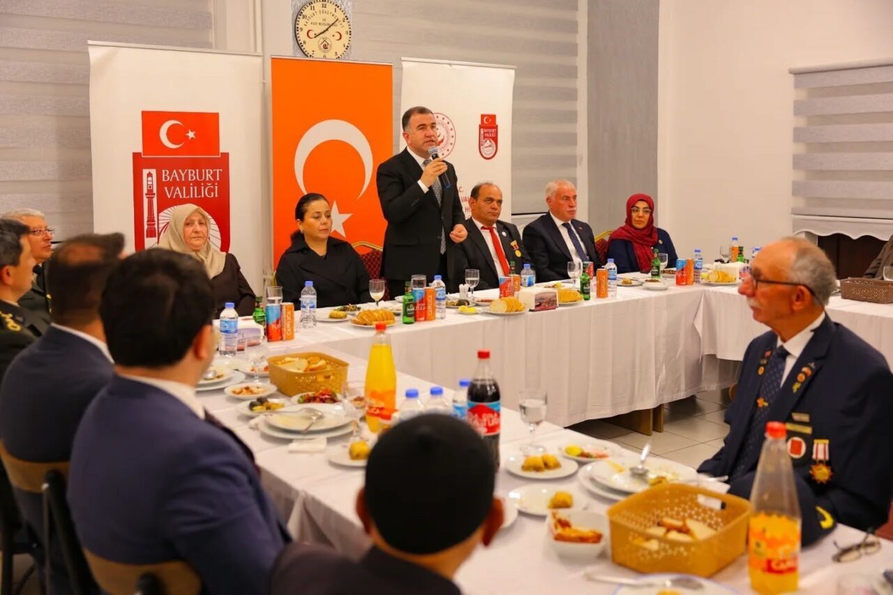 Bayburt’ta Gaziler Günü dolayısıyla düzenlenen program kapsamında şehit aileleri ve