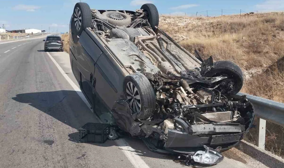 Bayburt’ta hafif ticari aracın takla attığı kazada 2 kişi yaralandı.