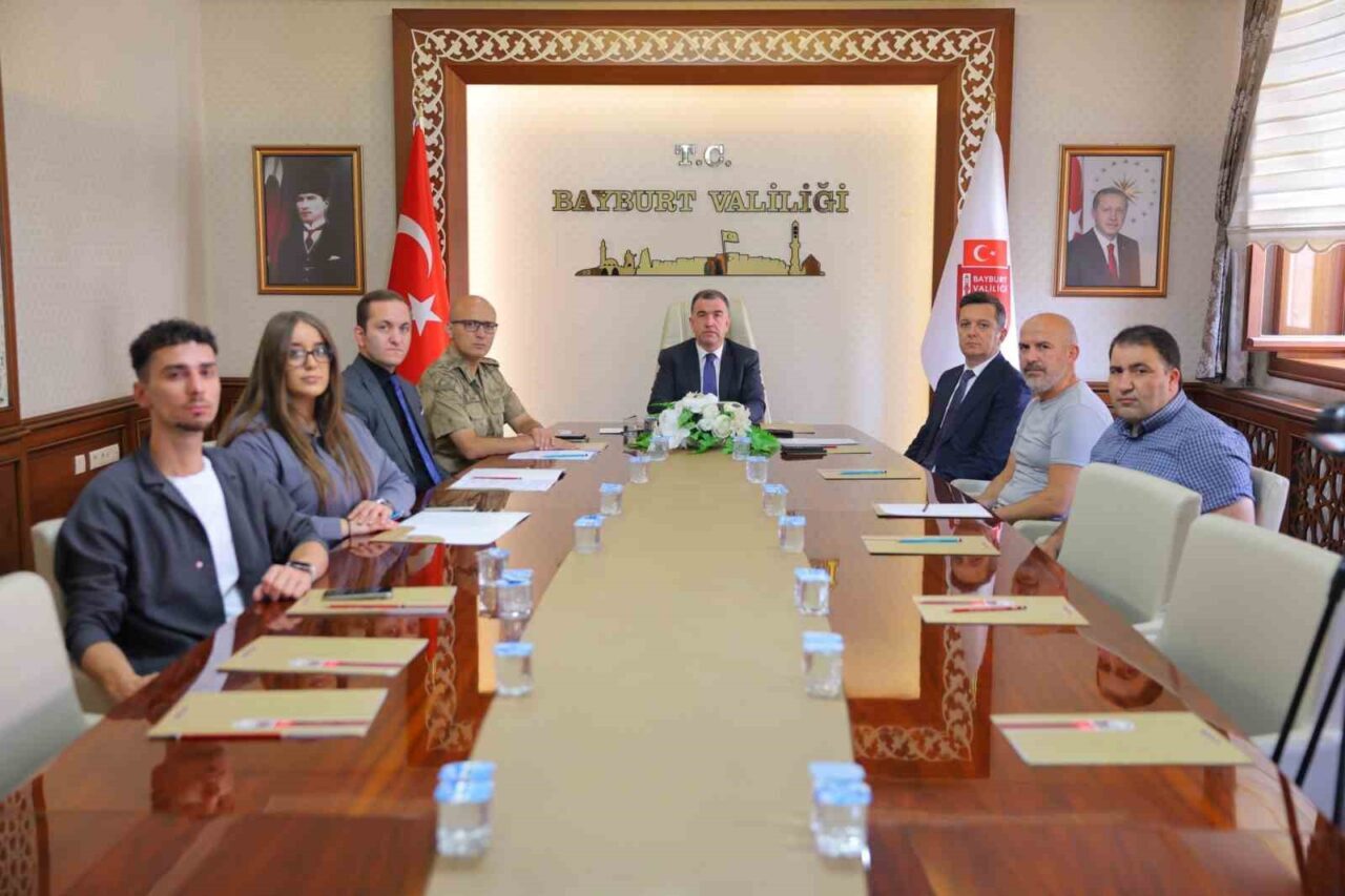 Bayburt Valisi Mustafa Eldivan, kentte görev yapan basın mensuplarıyla Asayiş