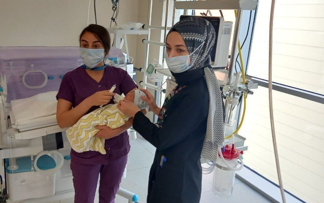 Konya’da park halindeki bir otomobilin bagajının üzerine bez torba içerisinde