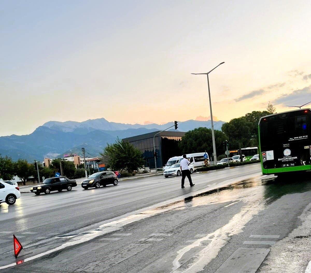 DENİZLİ (İHA) – Denizli’nin Merkezefendi ilçesinde arıza yapan büyükşehir belediyesine