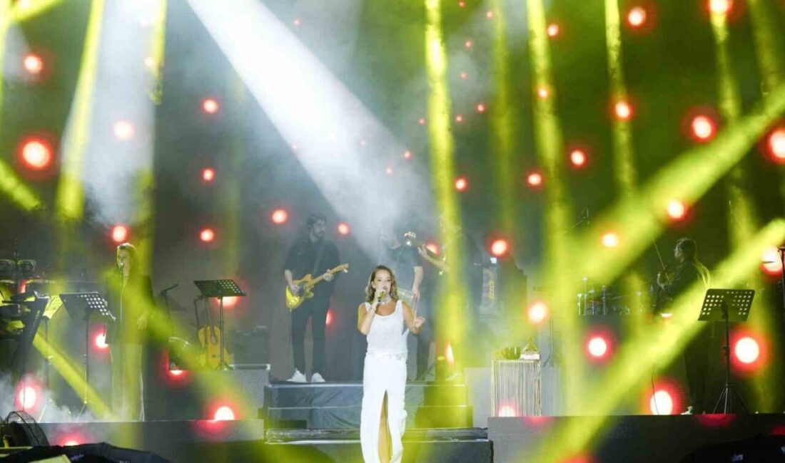 Kayseri Kültür Yolu Festivali’nin yedinci gününde sahne alan Bengü, sahnedeki