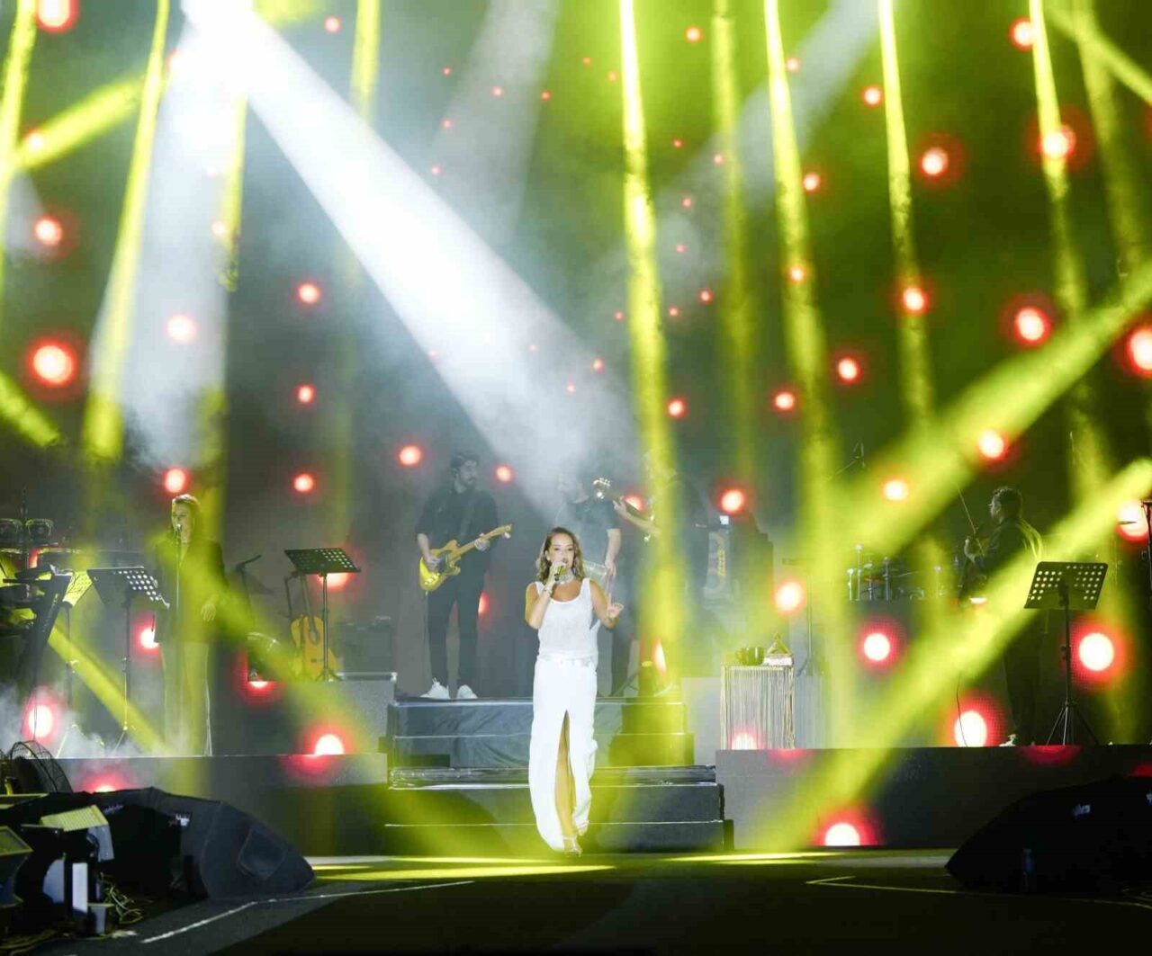 Kayseri Kültür Yolu Festivali’nin yedinci gününde sahne alan Bengü, sahnedeki