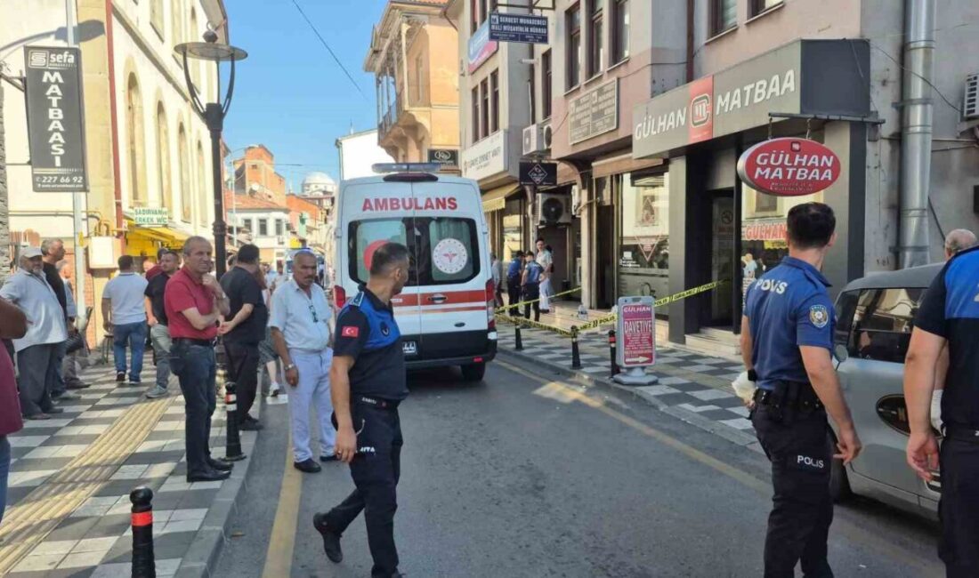Bartın merkezdeki bir berber dükkanında karşılaştığı husumetlilerine kurşun yağdırdı. Olayda