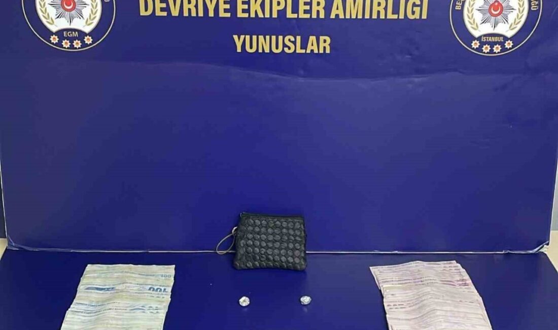 İstanbul’un Beşiktaş ilçesinde uygulama yapan motosikletli yunus polisi, şüphe üzerine