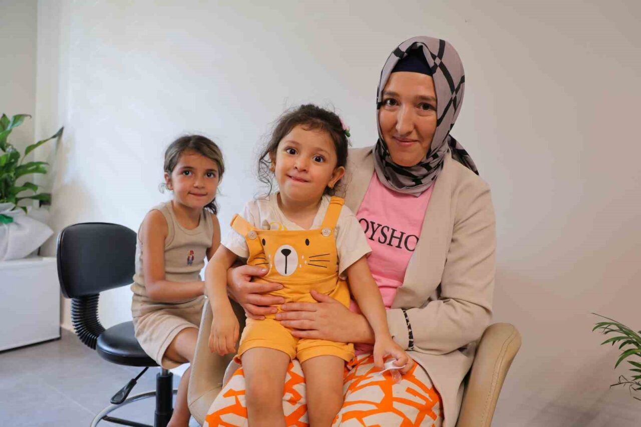 Kahramanmaraş’ta beyin felci tanısı ile tedavi edilen 4 yaşındaki Asel,