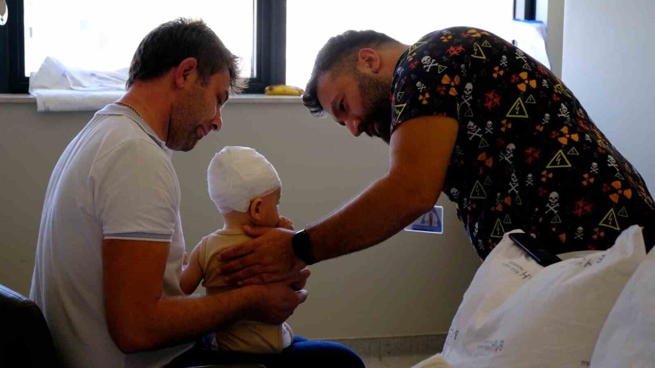 Evinde kafa travması geçiren Çınar bebek, Büyük Anadolu Darıca Hastanesi’nde