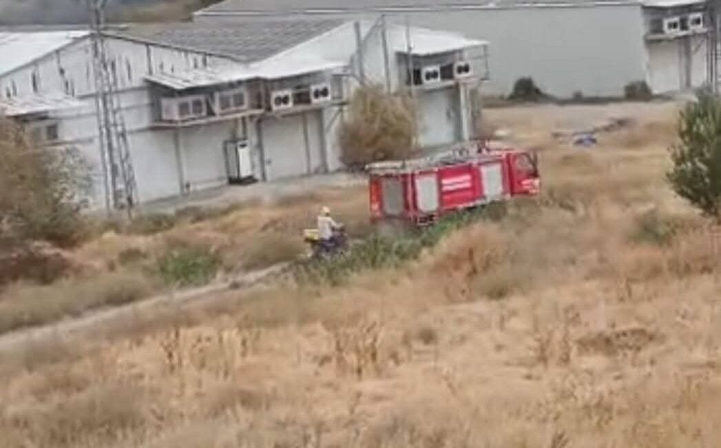 Ankara’nın Beypazarı ilçesinde henüz belirlenemeyen sebeple otluk alanda yangın çıktı.
