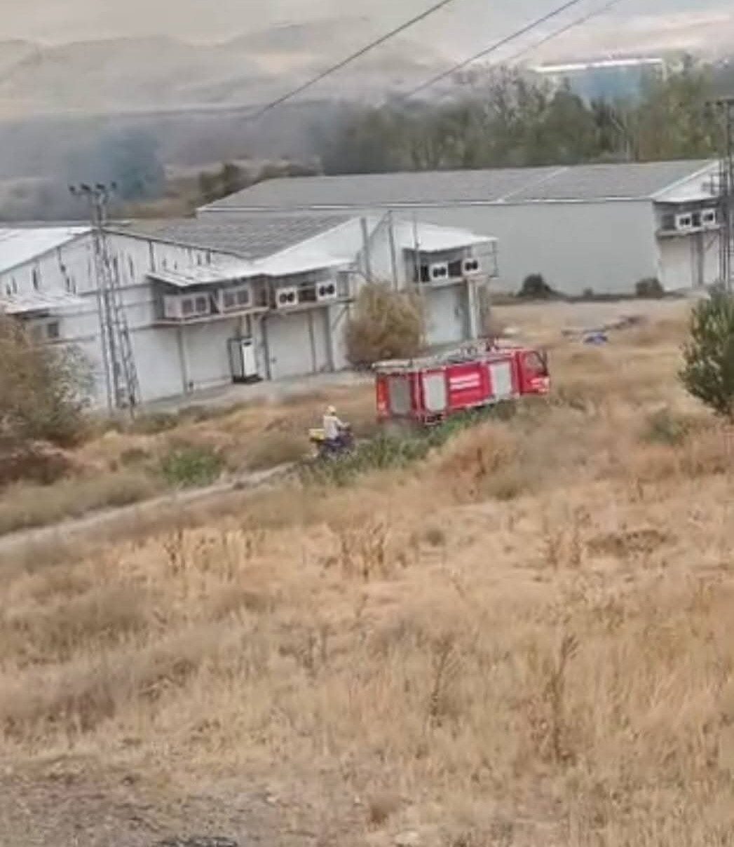 Ankara’nın Beypazarı ilçesinde henüz belirlenemeyen sebeple otluk alanda yangın çıktı.