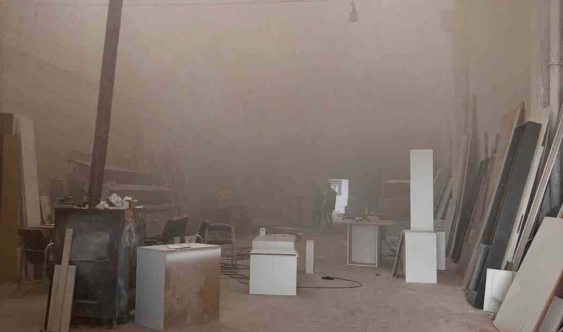 Konya’nın Beyşehir ilçesinde bir mobilya imalathanesinde çıkan yangın, itfaiye ekipleri