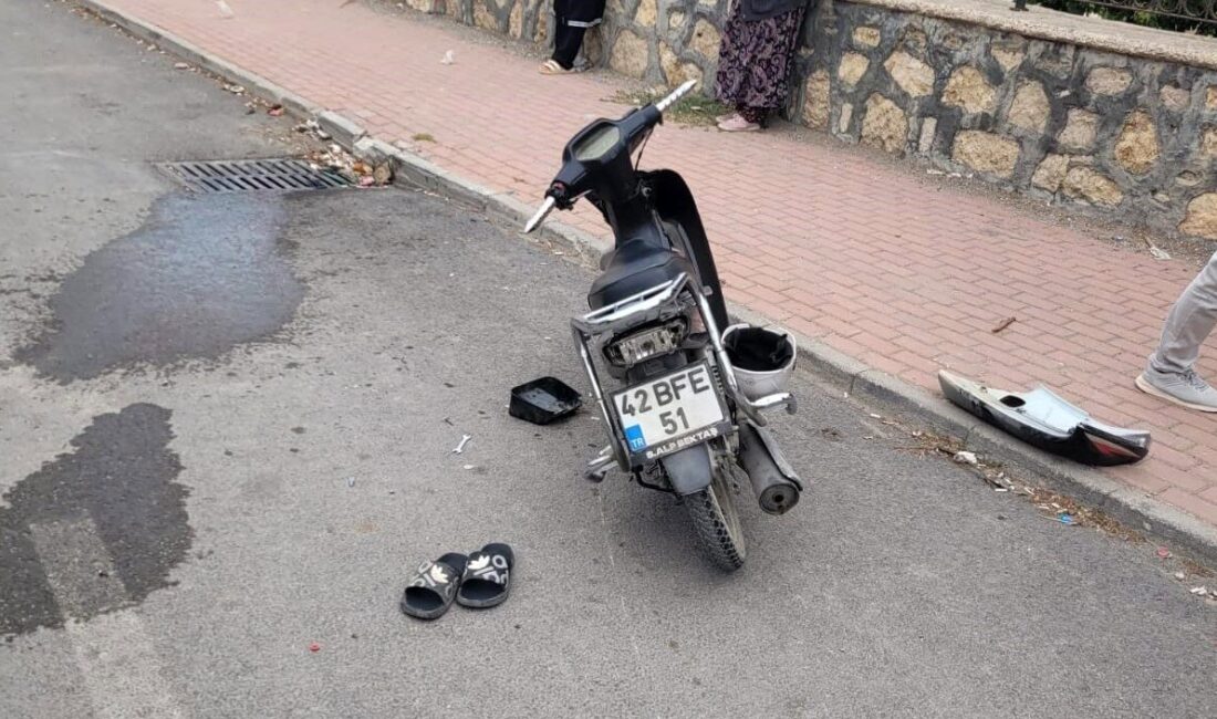 Konya’nın Beyşehir ilçesinde bir çocuğun kullandığı motosiklet kontrolden çıkarak devrildi.
