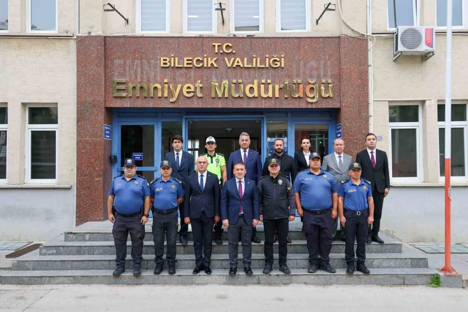 Bilecik Valisi Faik Oktay Sözer, İl Emniyet Müdürü Gökalp Şener’e