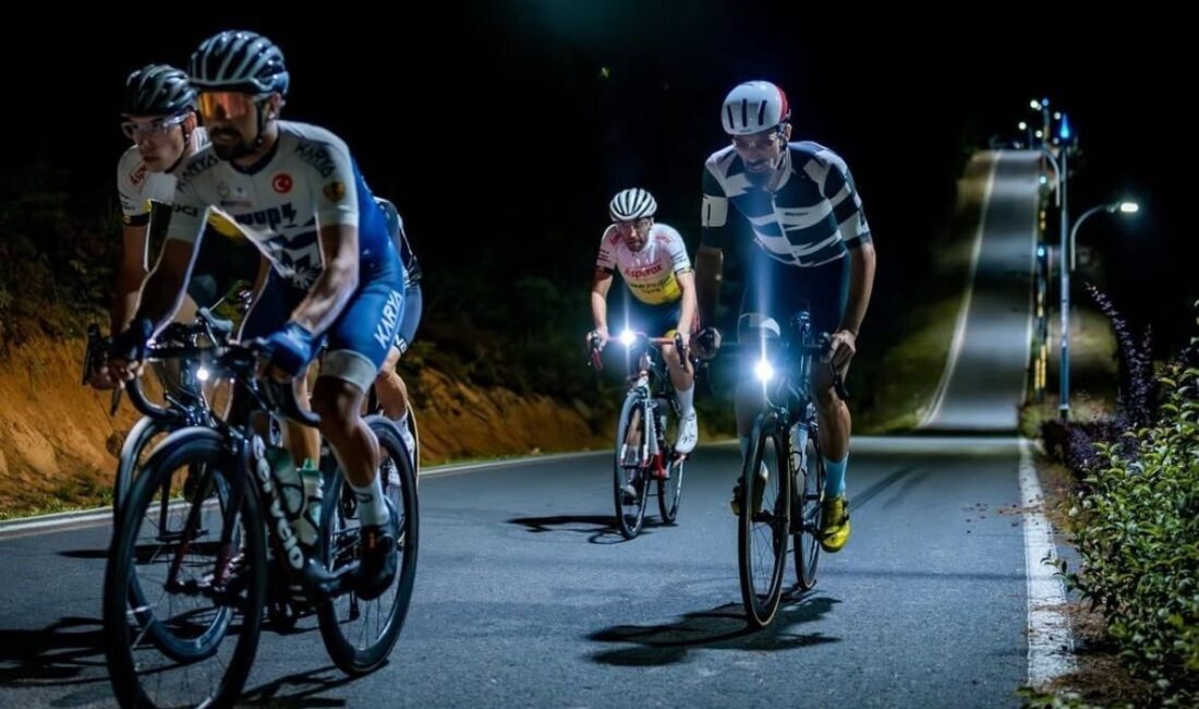 Bilecikli milli bisikletçi Mert Hüner, İstanbul’da gerçekleştirilen NightFondo Gece Yarışı’nda