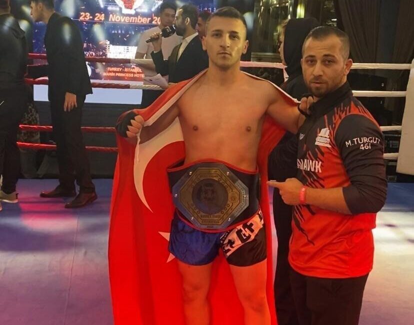 Bilecikli sporcu Mücahit Turgut, çıktığı son kick boks maçında rakibini