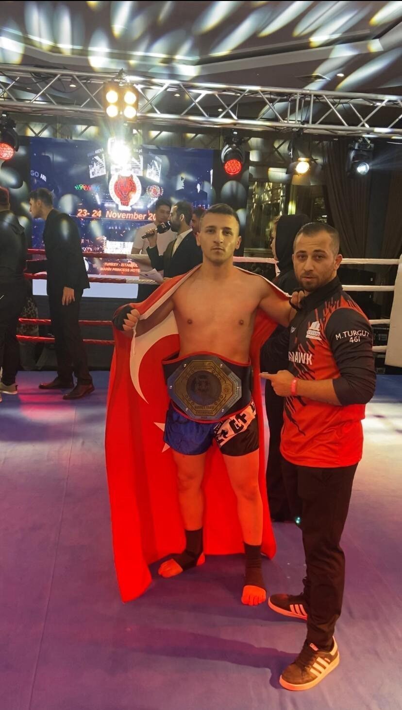Bilecikli sporcu Mücahit Turgut, çıktığı son kick boks maçında rakibini