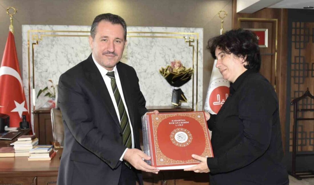 Altı Nokta Körler Derneği Başkanı Çiler Kocaman, İl Müftüsü Ahmet