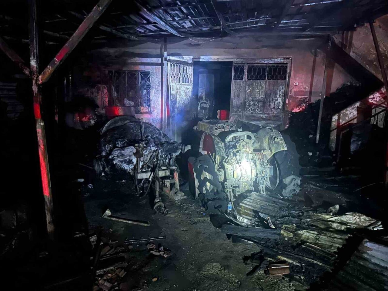 Bilecik’te çıkan yangında 1 traktör, 1 ilaçlama tankeri, 1 sulama