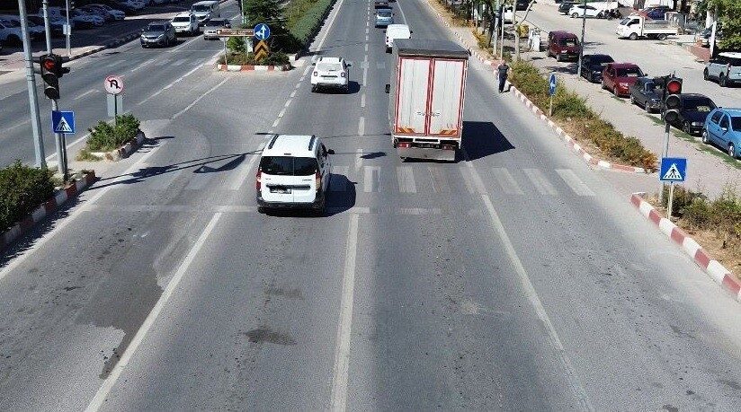 Bilecik’te İl Emniyet Müdürlüğü ekiplerince drone destekli trafik denetiminde 17