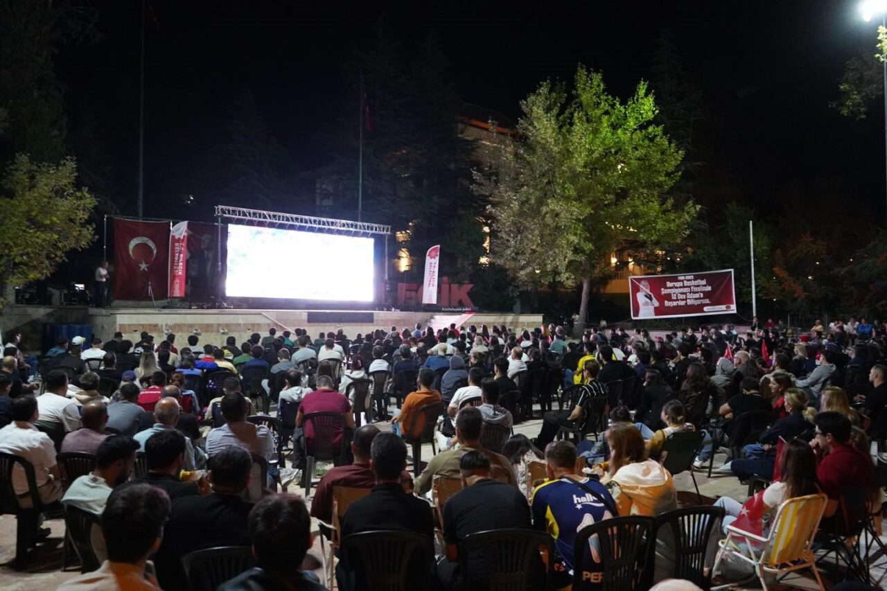 FIBA 2025 Avrupa Basketbol Şampiyonası Finali’nde Türkiye-Almanya karşılaşması Bilecik’te Cumhuriyet