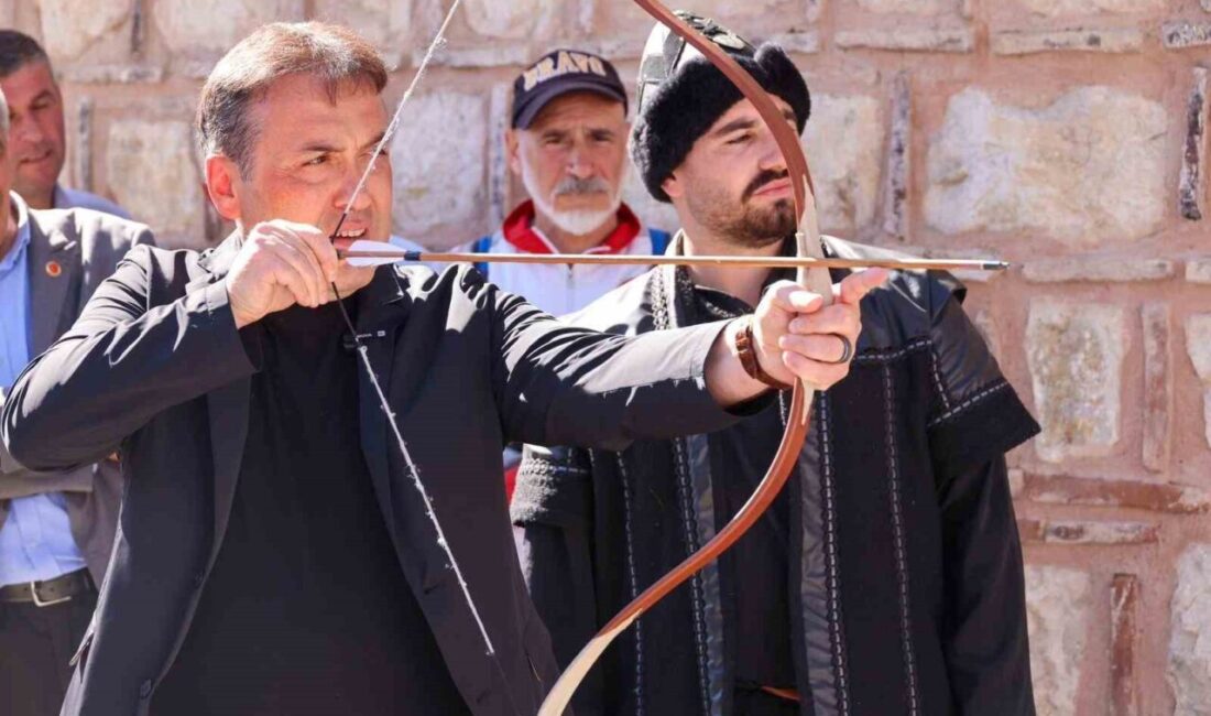 Bilecik’in Gölpazarı ilçesinde düzenlenen İpek Yolu Kültür ve Sanat Festivali,