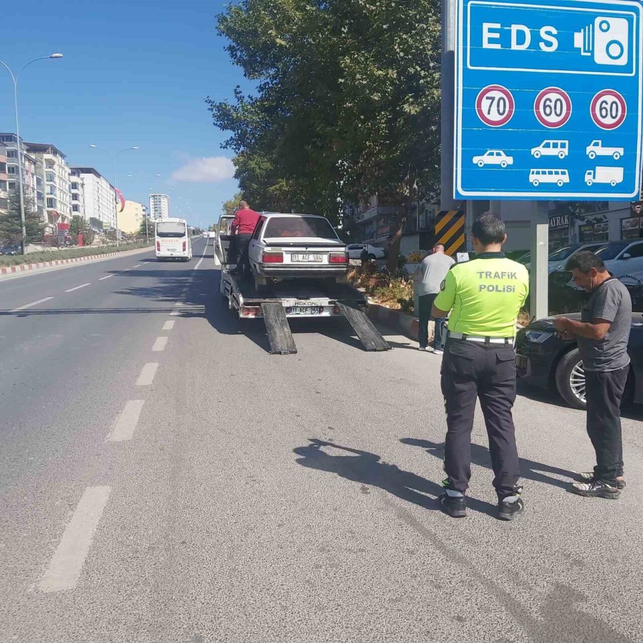 Bilecik’te korsan taksicilik yapan şahıs polis ekiplerince yakalanırken, ceza yağdı.