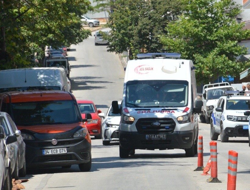 Bilecik’te sürücüsünün direksiyon hakimiyetini kaybettiği motosikletin devrilmesi sonucu meydana gelen
