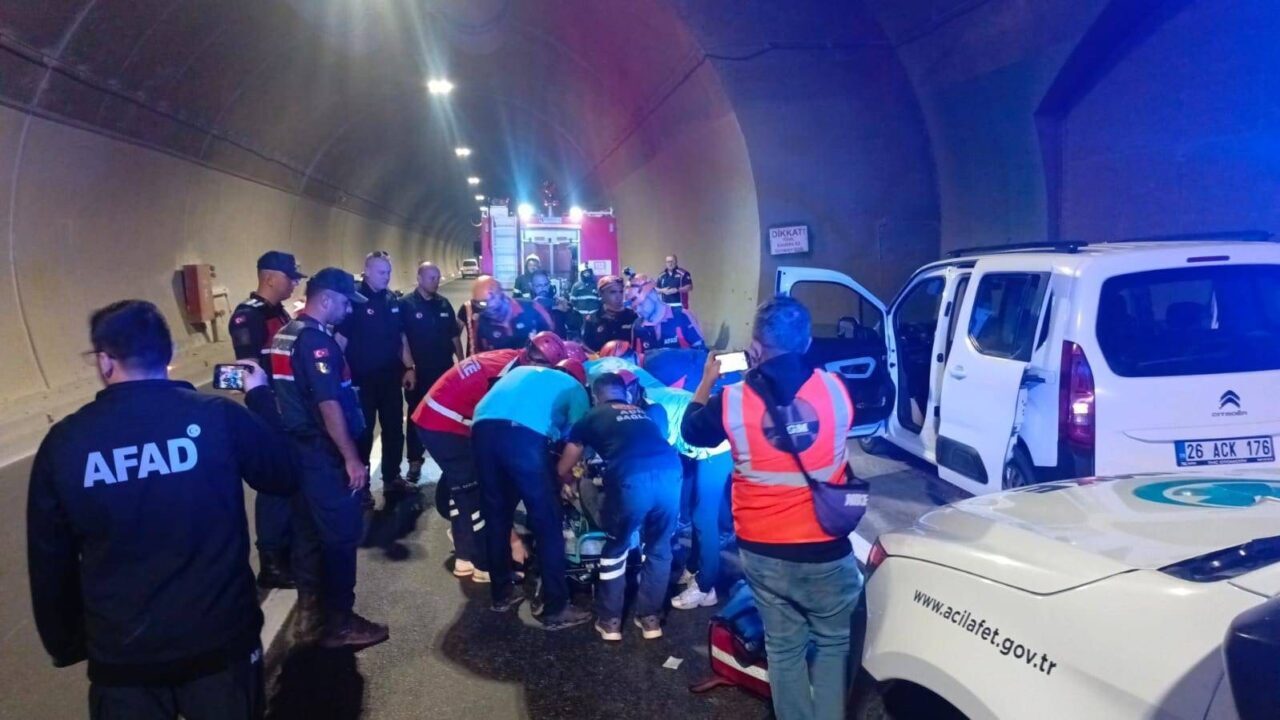 Bilecik-İstanbul karayolu üzerinde yer alan Osmangazi Tünelinde yapılan tatbikat gerçeği