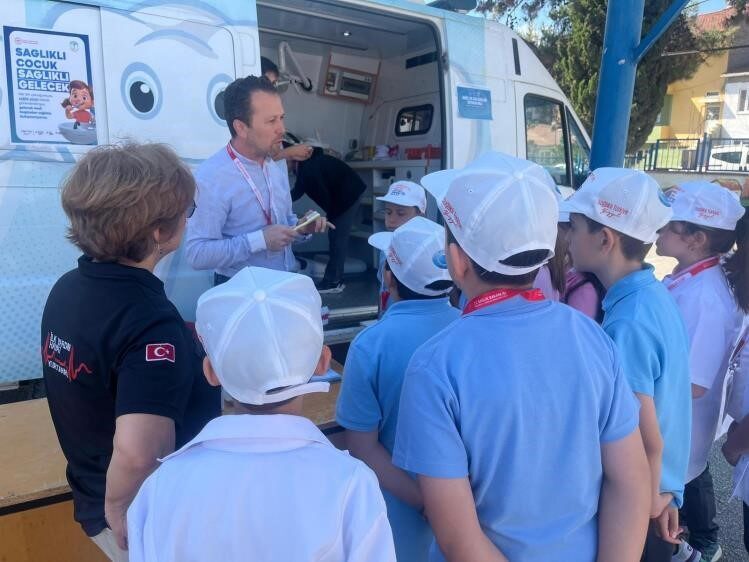 Bilecik’te ‘Sağlıklı çocuk, sağlıklı gelecek’ programı gerçekleştirildi. Bilecik Cumhuriyet İlkokulu’nda,