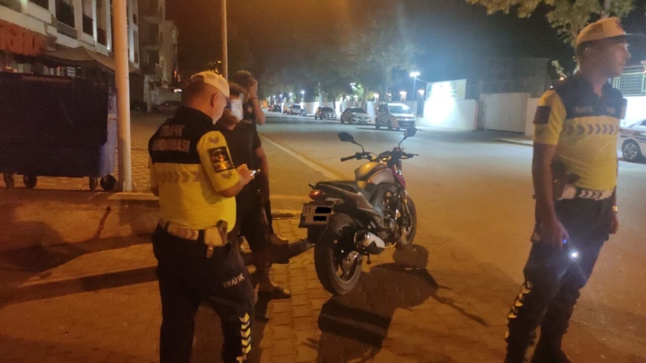 Bilecik’in Osmaneli İlçe Emniyet Müdürlüğü Trafik Ekipleri, ilçe genelinde sürücülerin