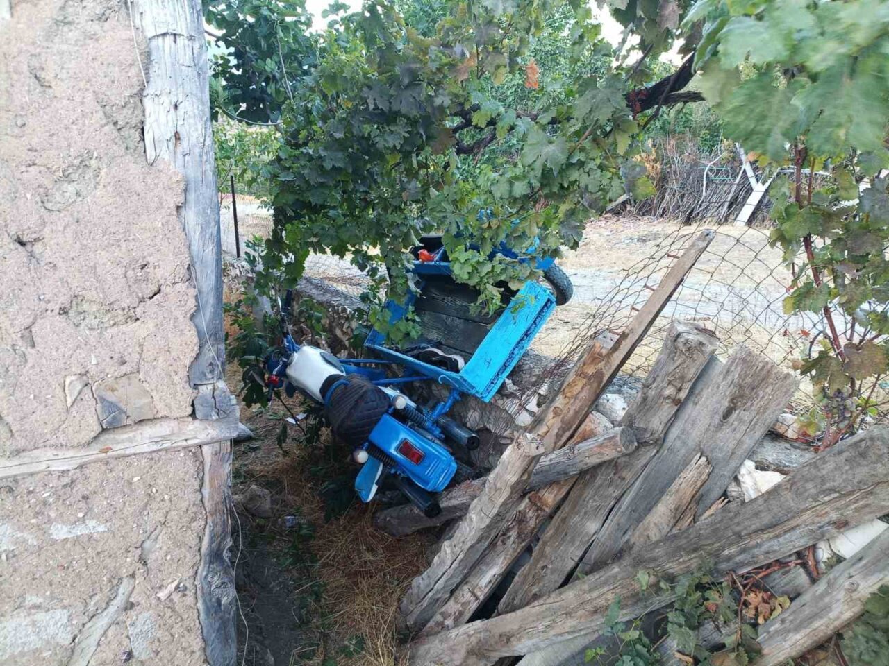 Bilecik’te meydana gelen trafik kazasında ağır yaralanan sürücüsü kaldırıldığı hastanede