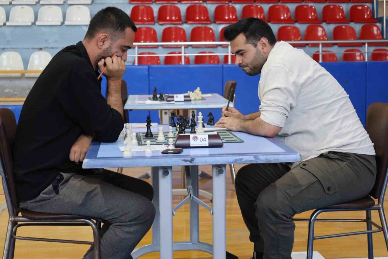 Bilecik Atatürk Spor Salonu’nda düzenlenen Zafer Bayramı Satranç Turnuvası tamamlandı.