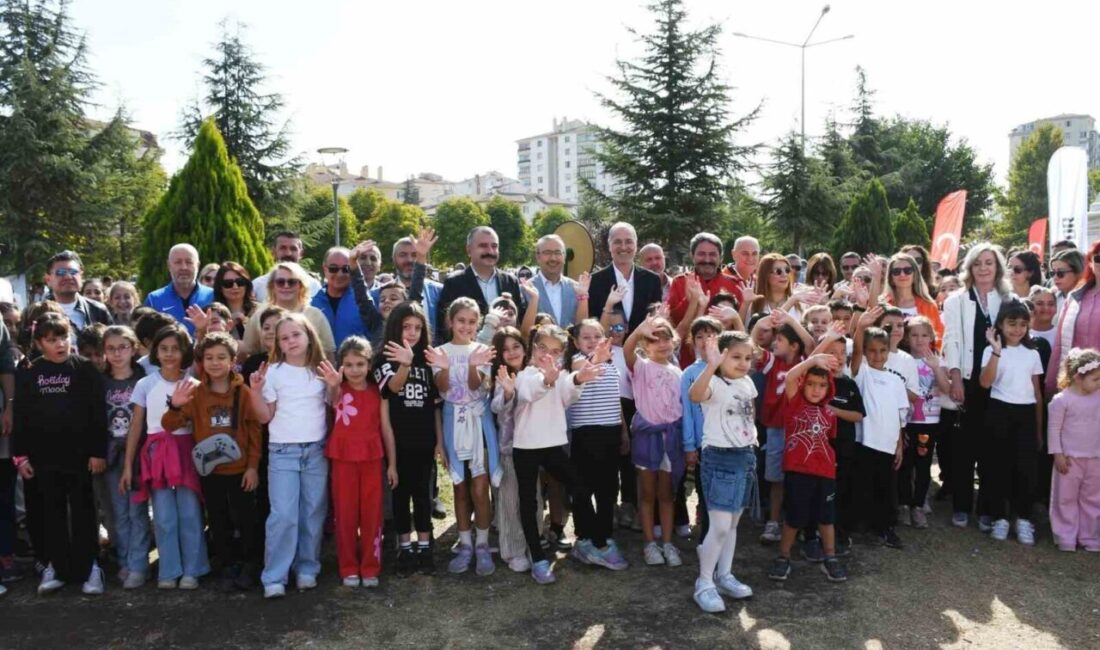Eskişehir’de ’Bilge Aileden Bilinçli Topluma Projesi’ çerçevesinde gerçekleştirilen spor şenliğinde