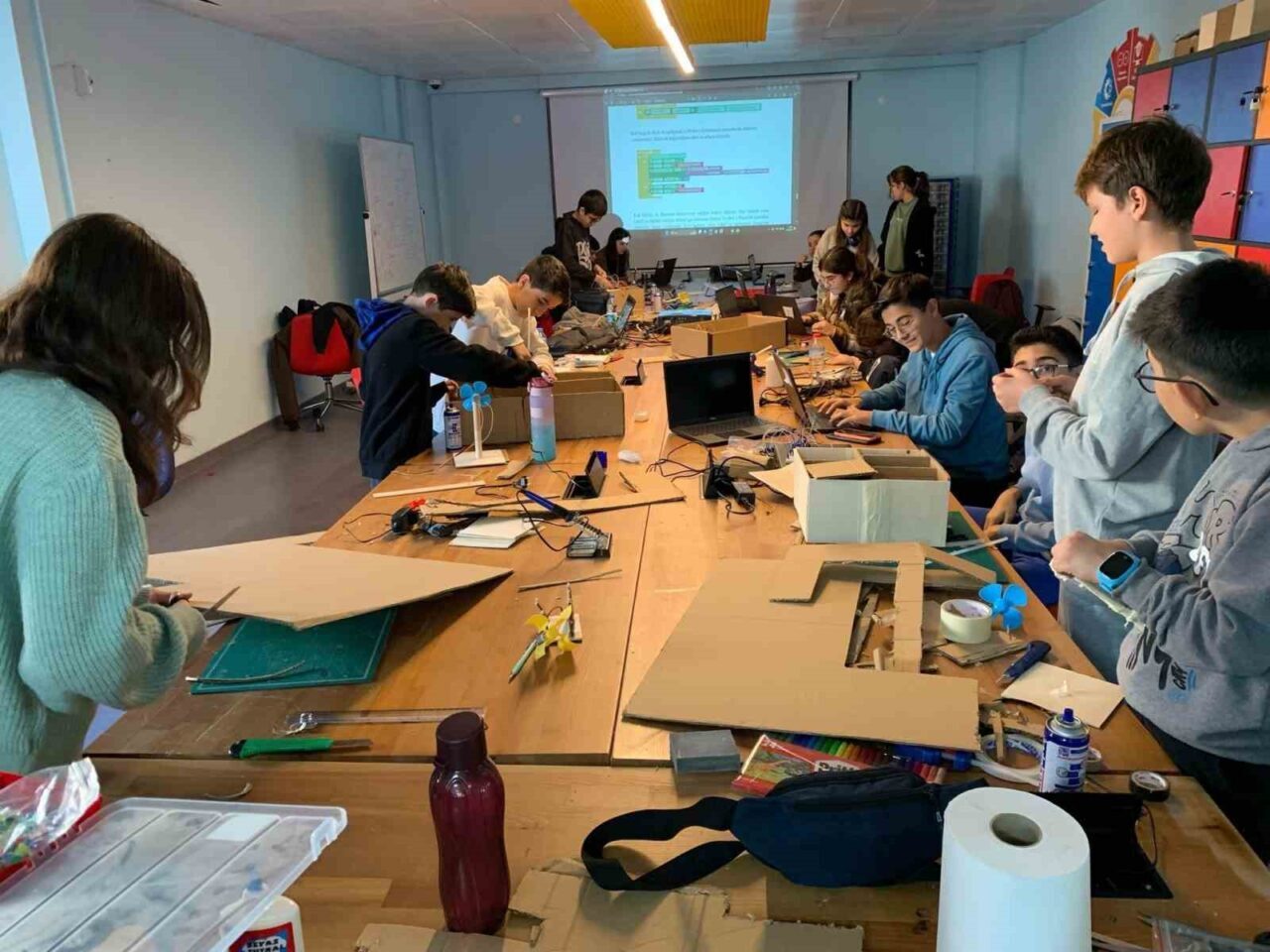 Efeler İlçe Milli Eğitim Müdürlüğü Bilim Akademisi tarafından öğrencilerin gelişimine