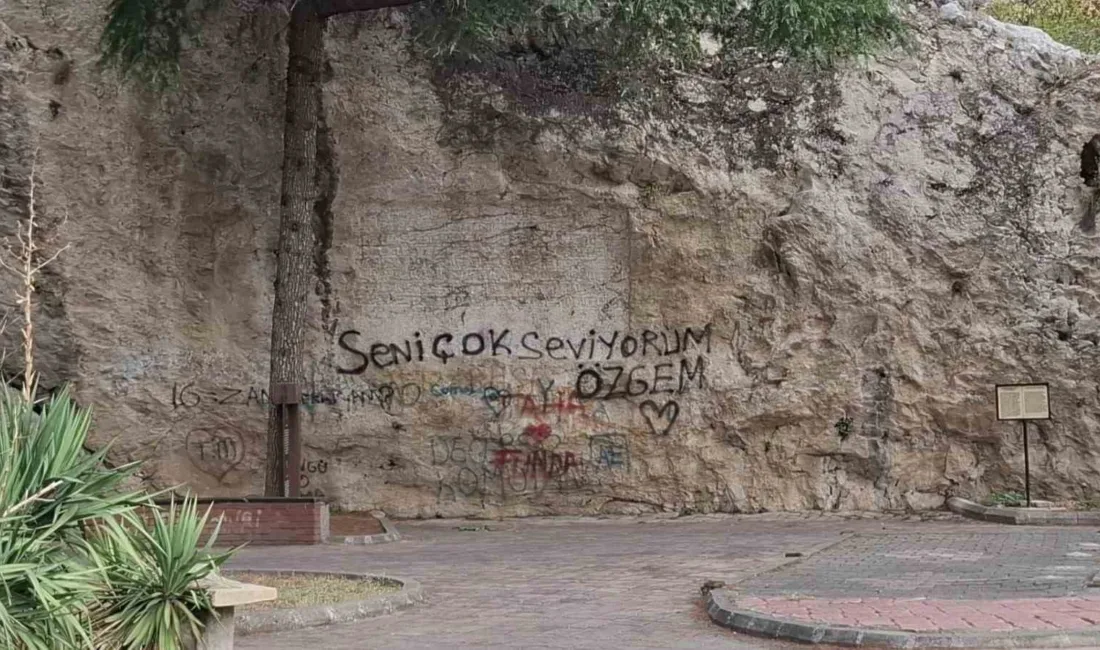 Amasya’da aşkların bilinçsiz şekilde ilan edildiği yaz-boz tahtasına dönen 600