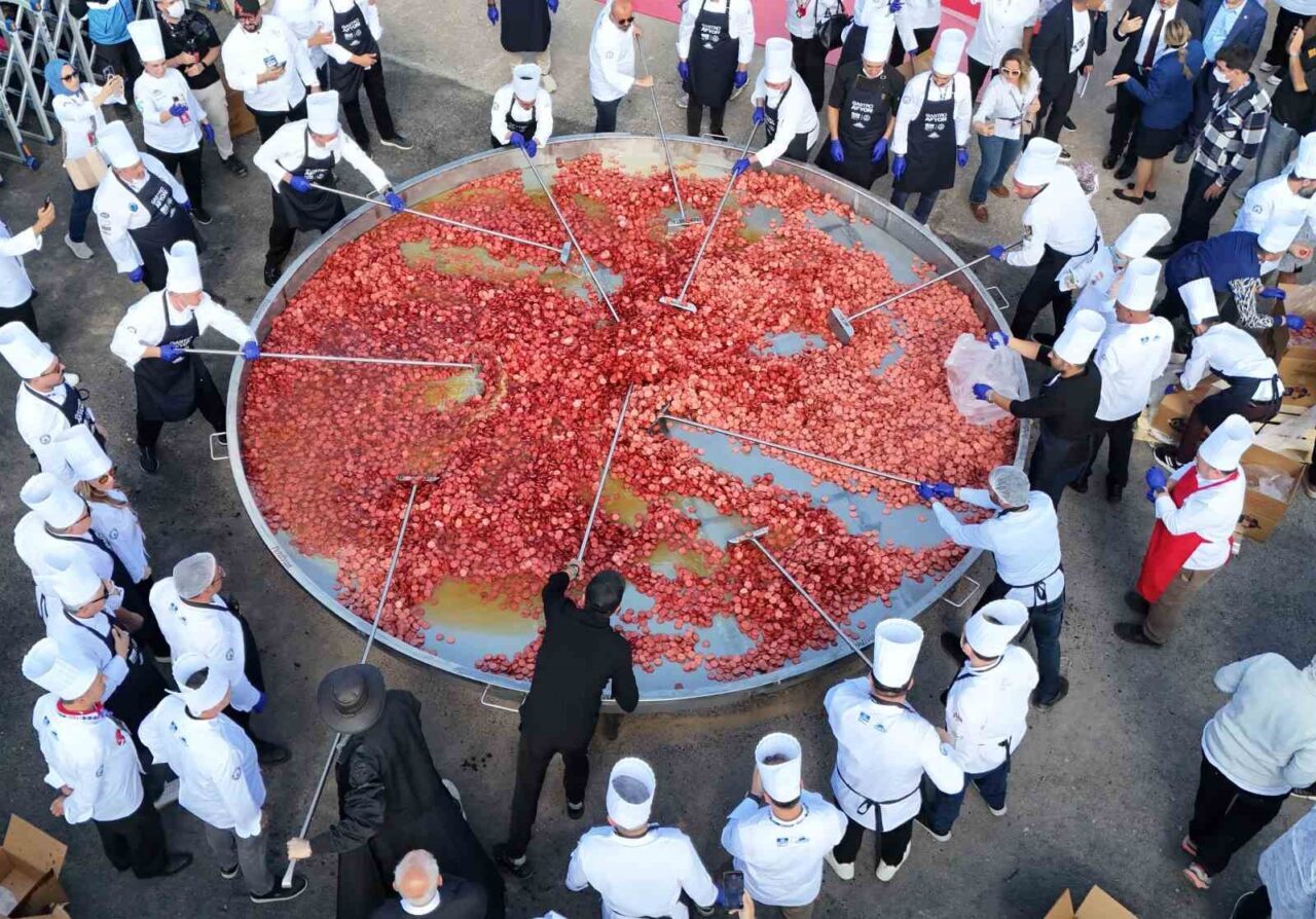Afyonkarahisar’da gerçekleştirilen 7. Uluslararası Gastro Afyon Festivali’nde 100 şef 25