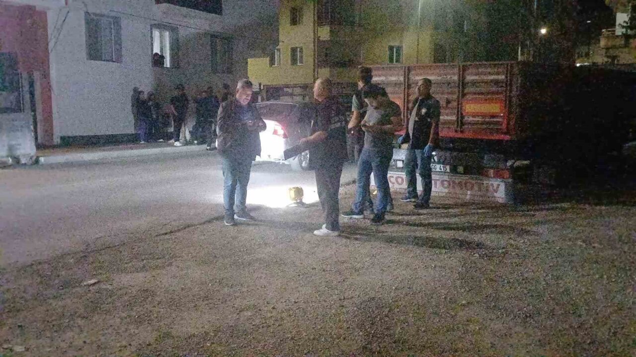 Çorum’da kimliği belirsiz iki genç kız, 5 katlı bir binanın