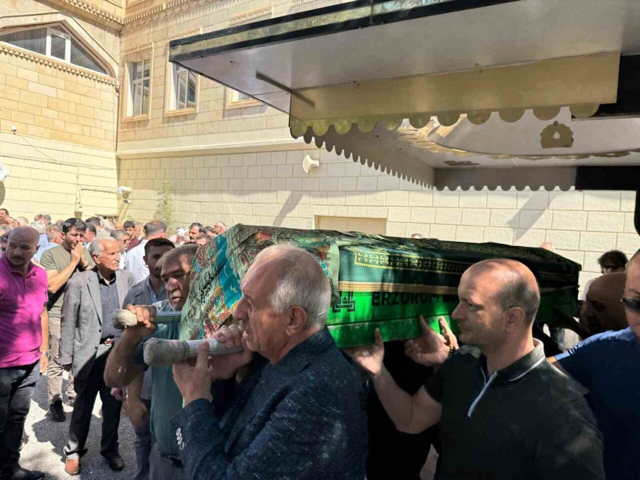 İş insanı Vahit Bingöl ve TRT Erzurum Radyosu Prodüktörlerinden İsmail