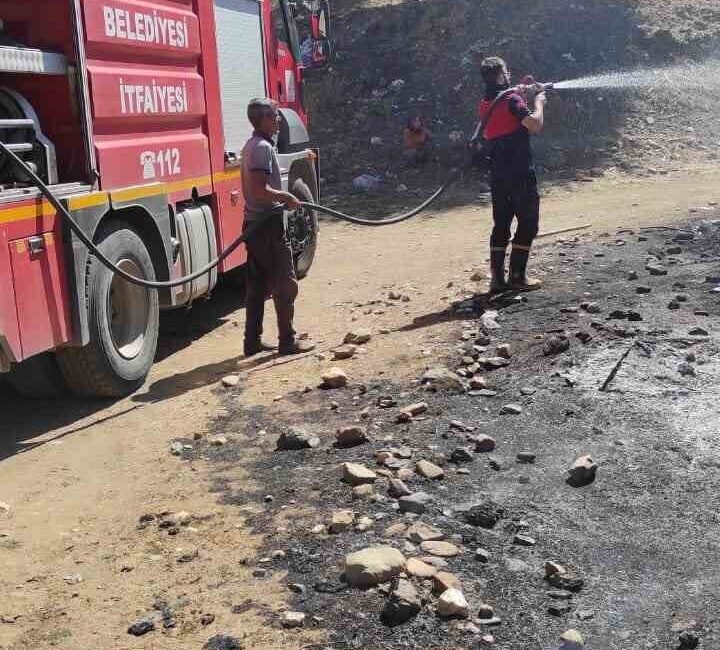 Bingöl’ün Genç ilçesinde çıkan yangın, ekiplerin müdahalesi ile kontrol altına