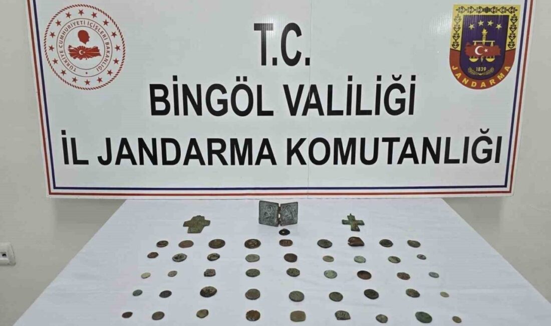 Bingöl’de jandarma ekiplerince şüpheli bir araçta yapılan aramada çok sayıda