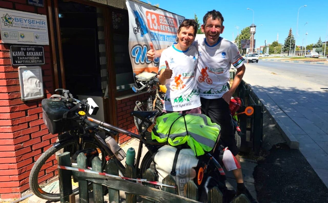 Avusturya’dan bisikletleriyle dünya turuna çıkan bisiklet sever Avusturyalı çift, Konya’nın