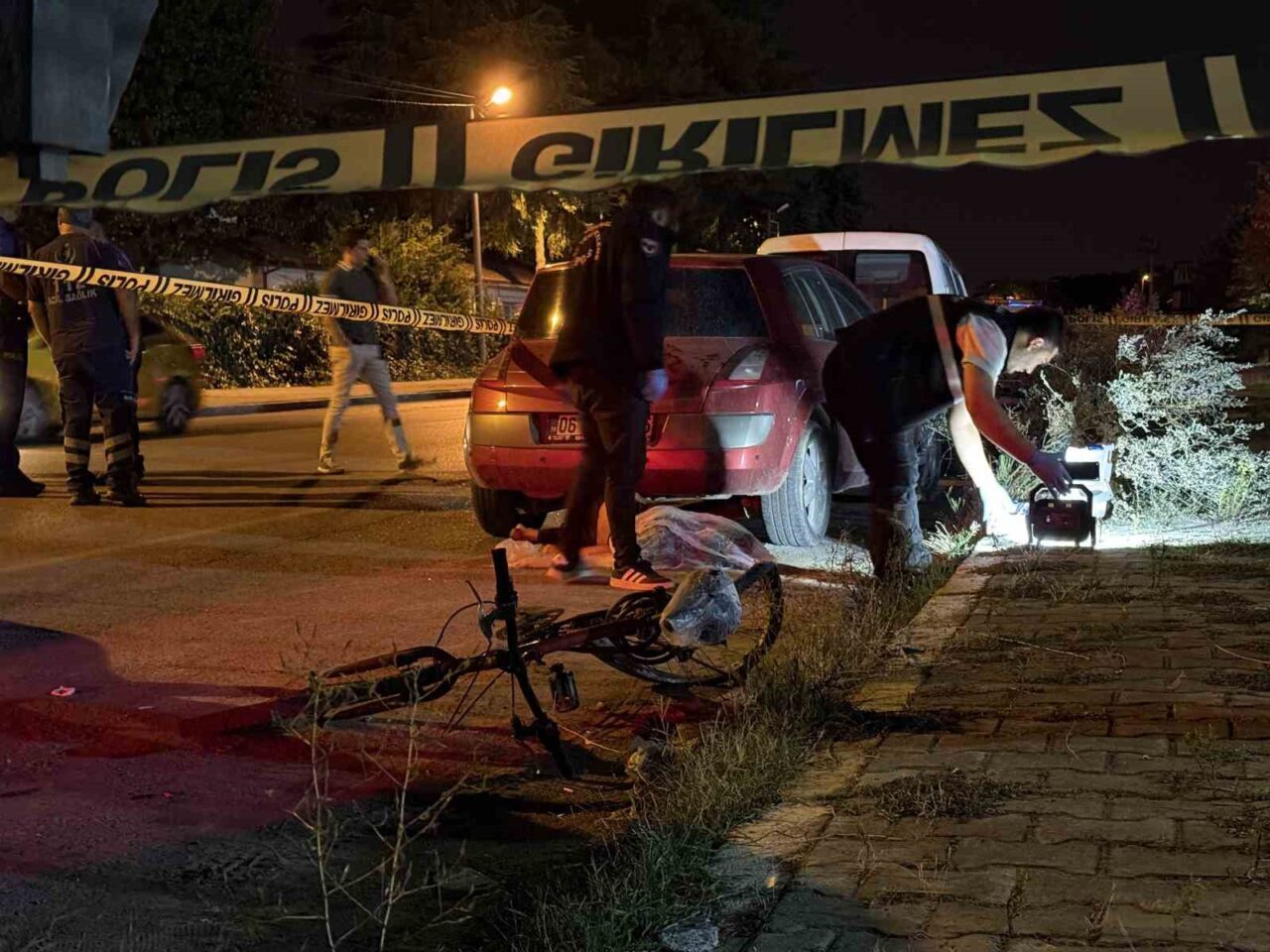 Sakarya’nın Arifiye ilçesinde otomobilin çarptığı yabancı uyruklu 27 yaşındaki bisikletli