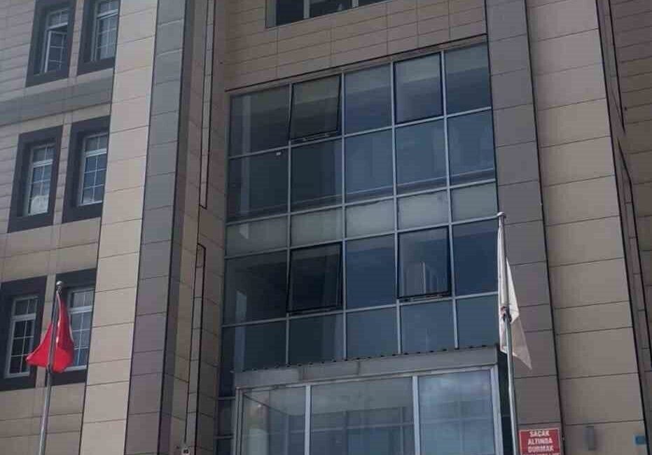 Bitlis’te ’kasten adam öldürme’ suçundan aranan şahıs sahte kimlikle yakalandı.