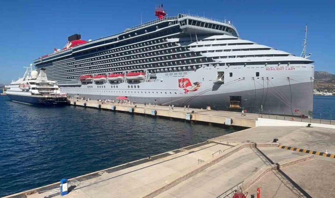 Muğla’nın Bodrum ilçesine gelen “Resilient Lady” ve “Sea Dream I”